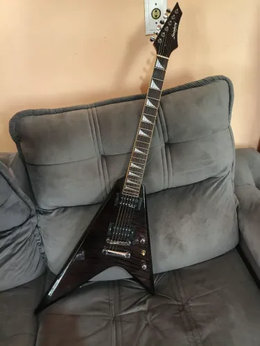 Guitarra Strinberg Flying V