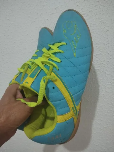 Tênis futsal número 40