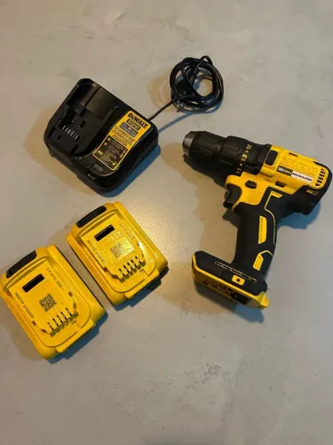 Furadeira/Parafusadeira DeWalt 20V Brushless (+ 2 Baterias)