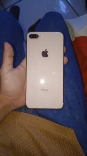 VENDO ESSE IPHONE 8 PLUS, SOMENTE COM A CÂMERA ESCURA. 