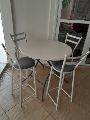 mesa 90 cm com 4 banquetas