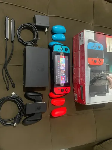 Nintendo Switch V1 Desbloqueado ? Completo e com acessórios diferenciados