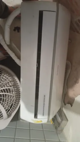 Ar 9.000 BTUs, inverter (com defeito)