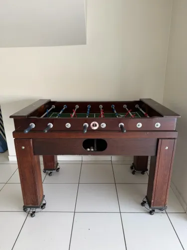 MESA DE PEBOLIM / TOTÓ DE MADEIRA À VENDA ?