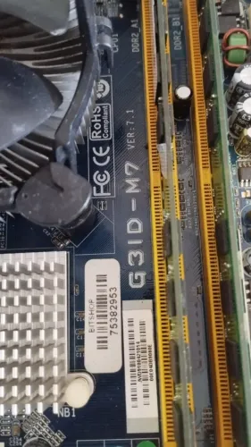 Kit Placa Mãe 775 G31+ Processador C2D E8400 + Cooler + 4GB de memória
