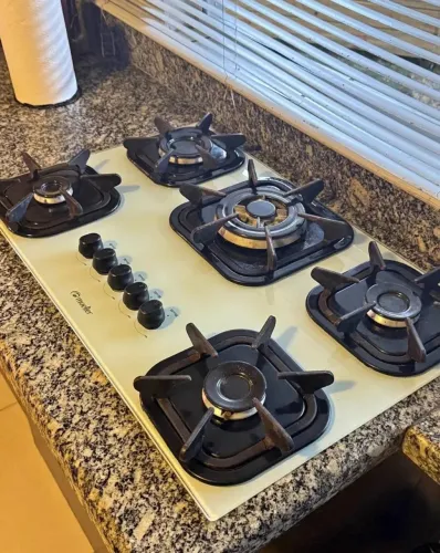 Cooktop e geladeira 