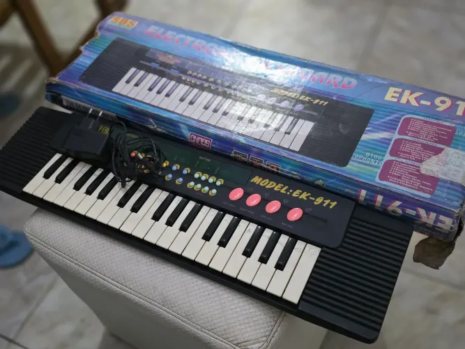Teclado Electronic Keyboard EK-911 - Funcionando