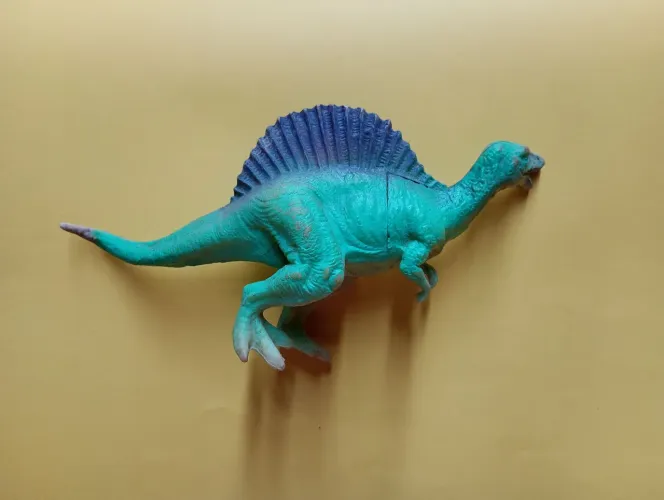 Miniatura Dinossauro Espinossauro Verde e Roxo Vintage - Coleção / Brinquedo