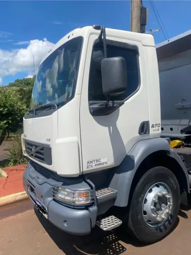 Caminhão Volvo VM 270 6x4 