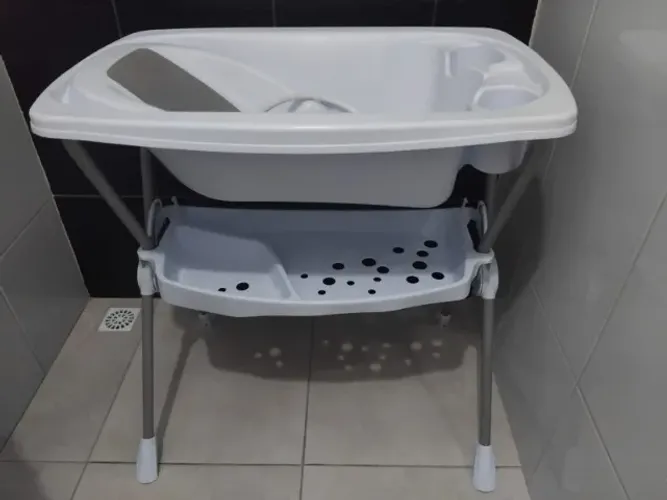 Banheira com suporte semi nova usada poucas vezes da cor azul