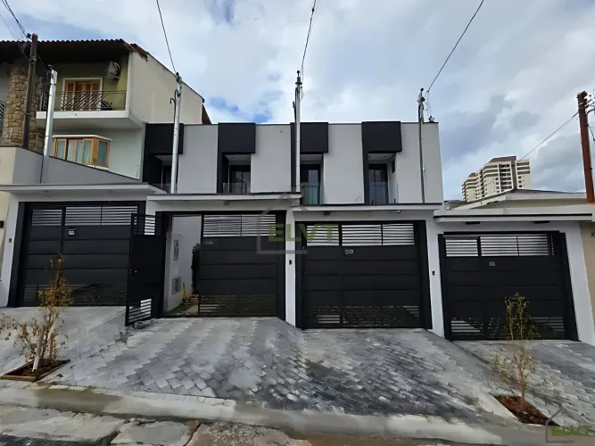 Sobrado à Venda em Osasco, Bela Vista | 3 Quartos e 2 Vagas de Garagem.