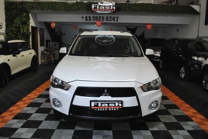 Mitsubishi Outlander 2.0 16V 160cv Aut. 2013