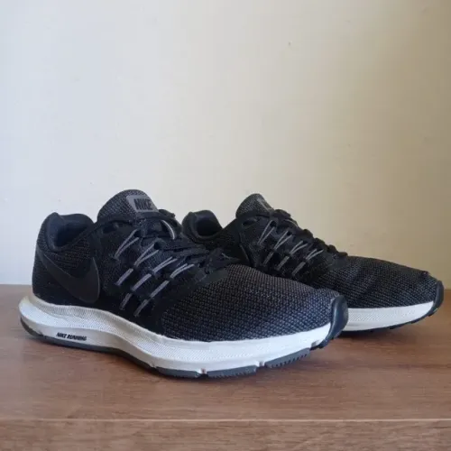 Tênis Feminino Nike original - run swift preto - tam 35