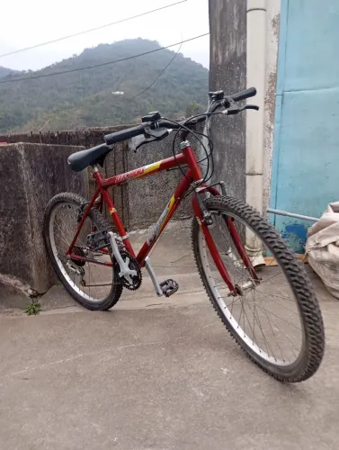 Vendo bicicleta aro 26 prince dx-200 semi nova só que está parada só pegar e usar tudo fcn