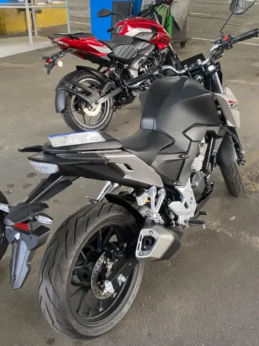 Vendo Cb 300 Twister no meu nome em dia ioga no 2026