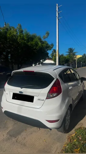 Ford Fiesta 1.6 16V Flex Aut. 5P 2015