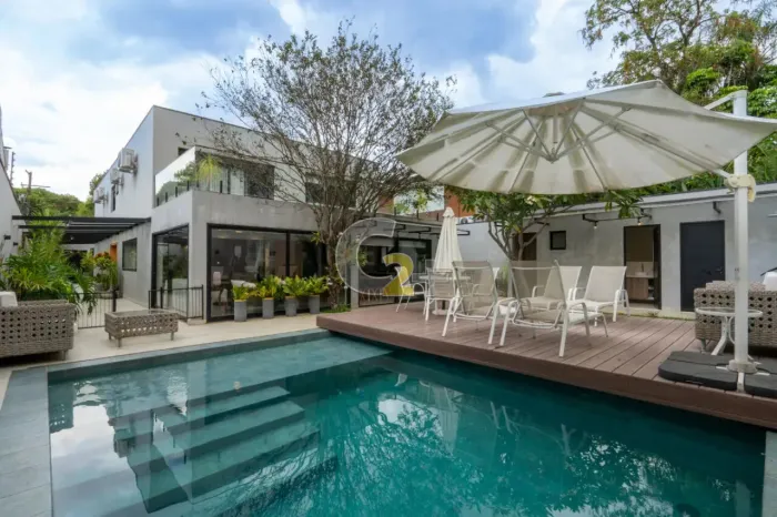 Casa á venda no Alto de Pinheiros 4 suítes, 3 vagas de garagem
