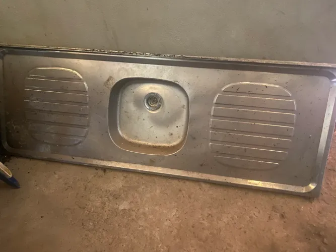 Vendo pia!só tá suja,tá bem conservada