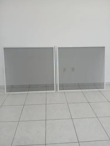 4 telas mosquiteiro para janelas.