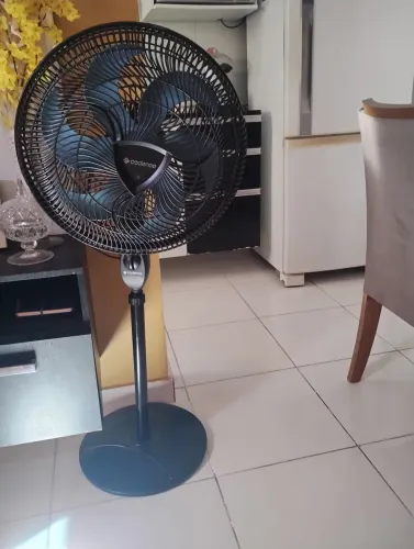 Vendo 3 ventiladores de coluna Marca Cadence 50CM.