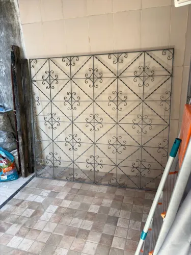 Grade de ferro ornamental