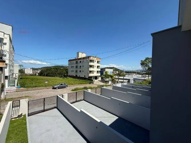 Sobrados a venda com 2 suites, no centro de Areias