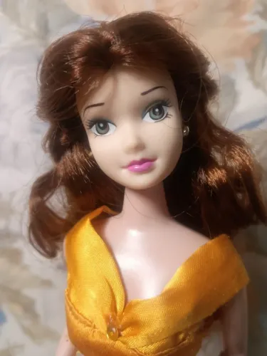 BARBIE DISNEY BELLE CLASSIC DOLL NOVINHA E ANTIGA DA DÉCADA DE 90