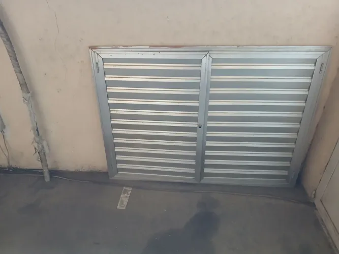 Vendo porta fechamento de pia ou armário 