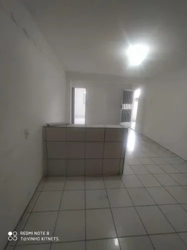 Casa 1 quarto com quintal coberto 