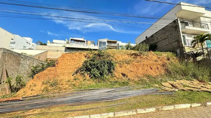 Lote com 420 m² no Condomínio Via do Sol, São Pedro, Juiz de Fora, M.G.