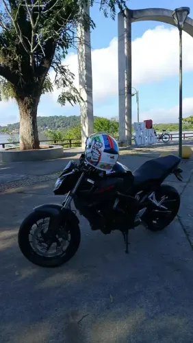 Vendo ou troco cb650 f tem multa e falta 14 parcelas aceito moto de menor valor
