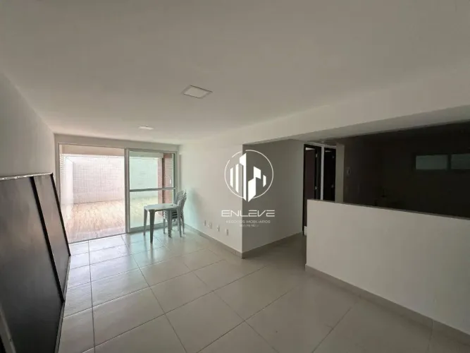 Apartamento térreo com área externa privativa com 02 quartos à 50m da Praia do Cabo Branco