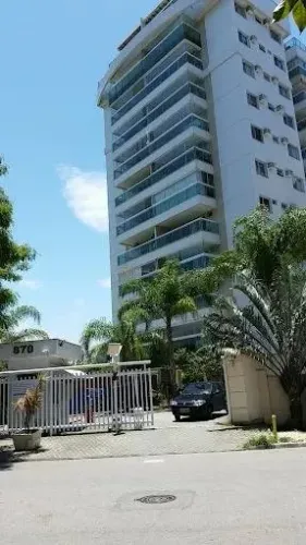 Apartamento com 2 Quartos no Condomínio Barra Mais, Rua Aroazes