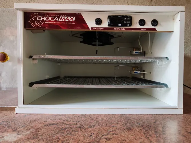 Chocadeira ChocaMax 180 ovos automática digital 220v