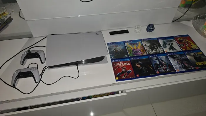 Playstation 5 com leitor de Disco + 2 Controles + 10 Jogos