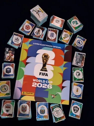 ÁLBUM PANINI CAPA DURA COMPLETO