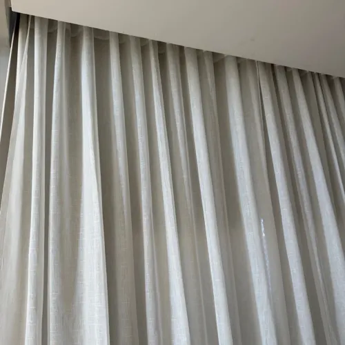 CORTINA TRILHO SUÍÇO DUPLO BLACKOUT 80%