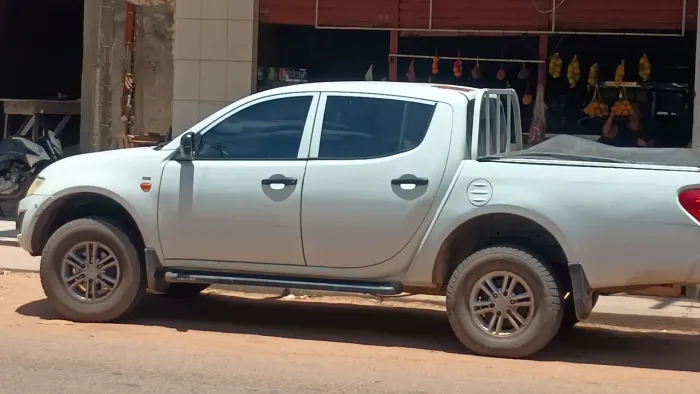 Mitsubishi L200 Triton GL 3.2 CD TB Int. Dies. Mec. 2014