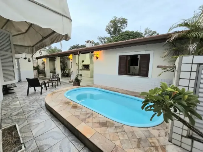 Casa com 4 dormitórios à venda, 210 m² por R$ 699.600,00 - Vila Santa Isabel - Taubaté/SP