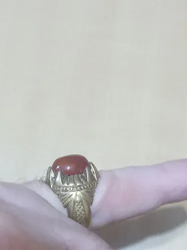 ANEL EM PRATA DOURADA (VERMEIL) *rara, COM ÁGATA VERMELHA NATURAL