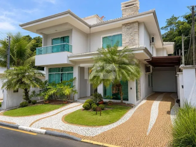 Casa Exclusiva para Locação | 3 Suítes | Condomínio Ariribá