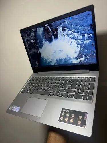 Notebook i7 10ger. 8gb ddr4 nvme256 vídeo íris em 10x sem juros
