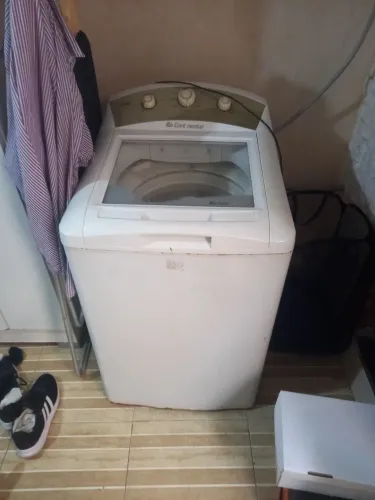 MÁQUINA DE LAVAR COM DEFEITO