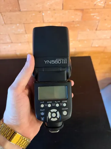 Flash Yongnuo YN560 III Speedlite Manual com Rádio 2.4GHz