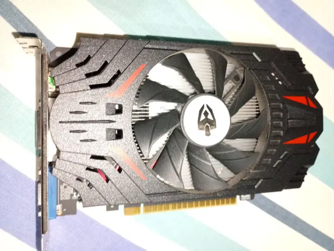 Placa de vídeo GT730 4GB