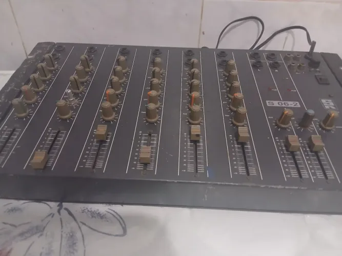 Vendo Mesa de som 8 canais