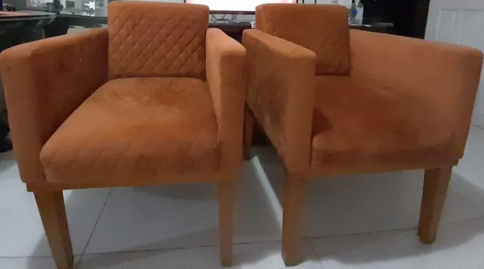 Vendo poltrona de madeira 