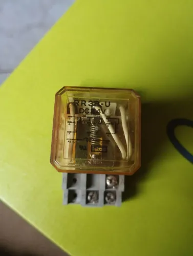 Relés RR3B-U com base