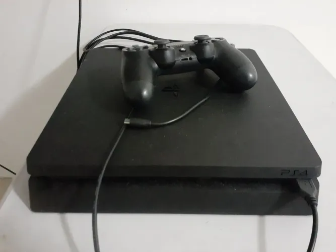 Vendo ps4 slim 500mb com jogos e controle