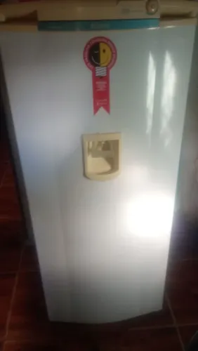 Geladeira semi nova
